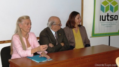 Izq.-Der.: Msc. Soc. Elizabetta Di Niscia, Dr. R. Duque Corredor y Dra. Carlota Salazar